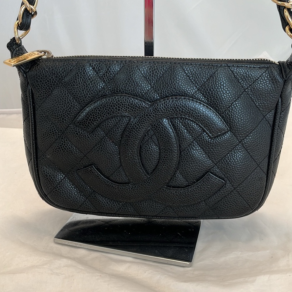 CHANEL Caviar Timeless Pochette - Picture 2 of 16